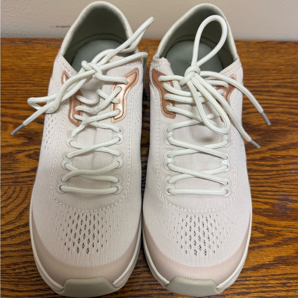 NWOT OluKai Kaholo Sneakers
